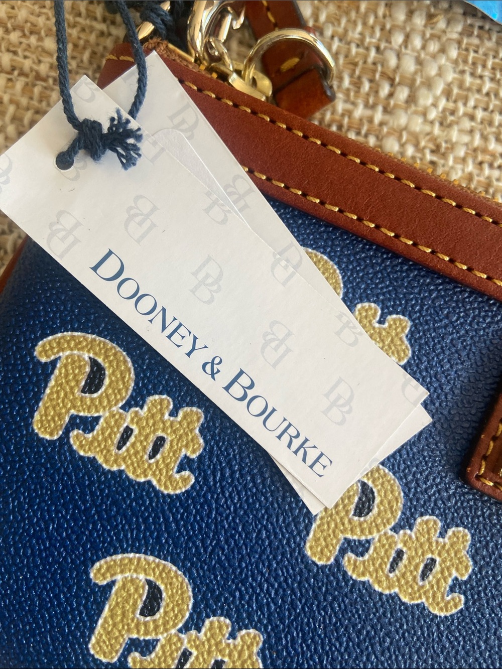 Dooney & Bourke “Pitt” wristlet with strap - NWT - Picture 5 of 7